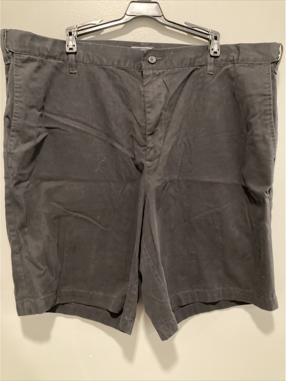 Dockers Mens Size 42 Black Flat Front Shorts MINT